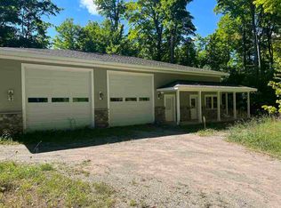 8515 Sunset Meadow Ln, Charlevoix, MI 49720