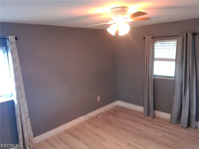 893 Iris Dr — Photo 17