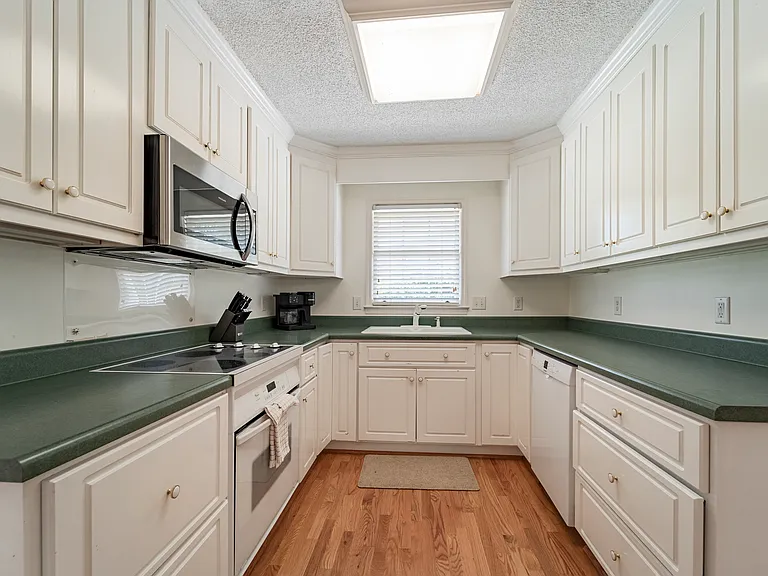 605 Regent Rd — Photo 6