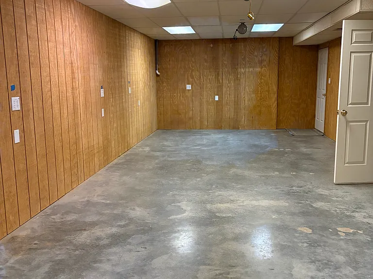 Very large Flex Space in basement