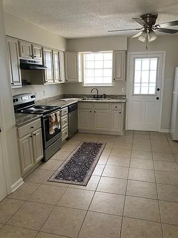 3600 Martinique Ave #C — Photo 3