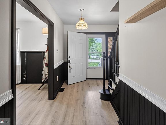 3rd image of 3033 Taft Rd