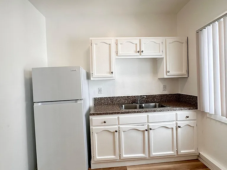 1325 Hope Street — Photo 5