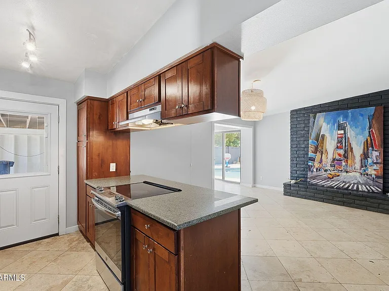 1609 E Gaylon Dr — Photo 14
