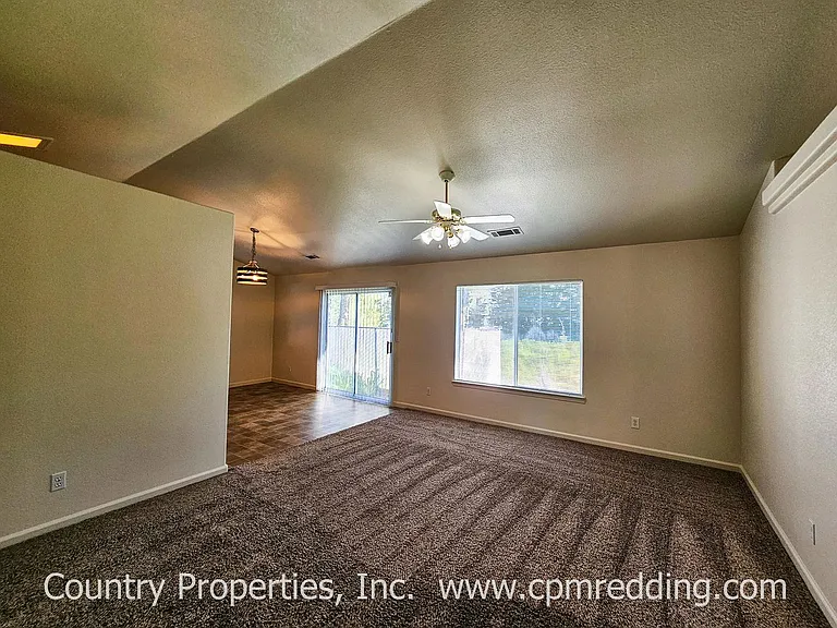 971 Paramount Way — Photo 2