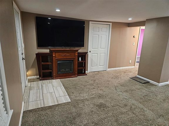 4th image of 9510 Theodosia Ave