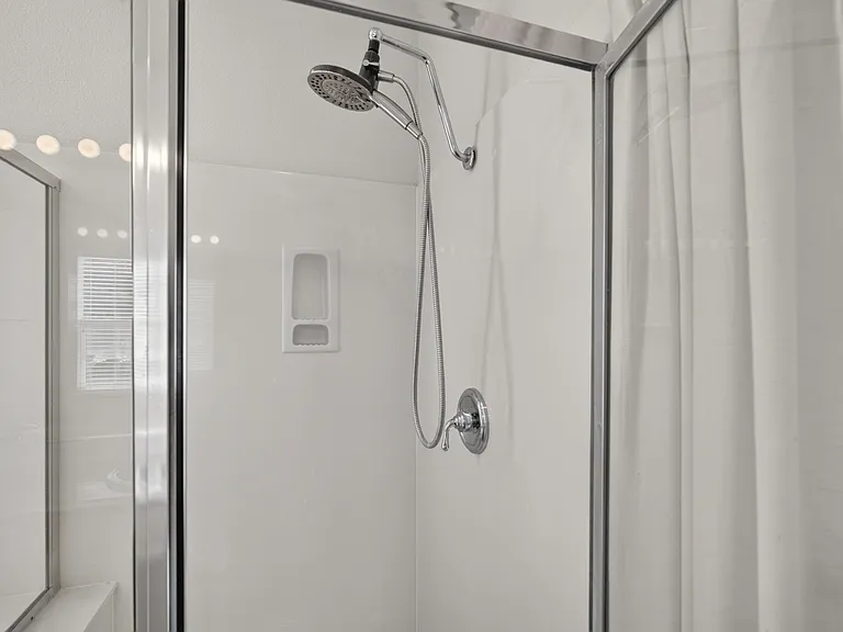 5858 Hazelwood Cmn — Photo 33