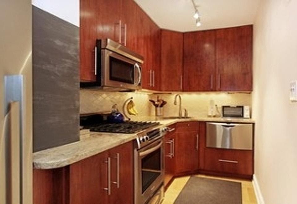2nd image of 13 West 13th #H
