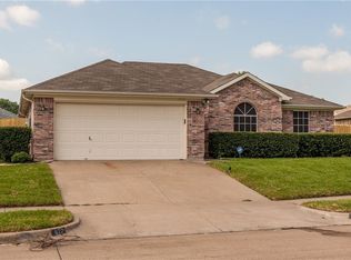 872 W Lynn Creek Dr, Arlington, TX 76001