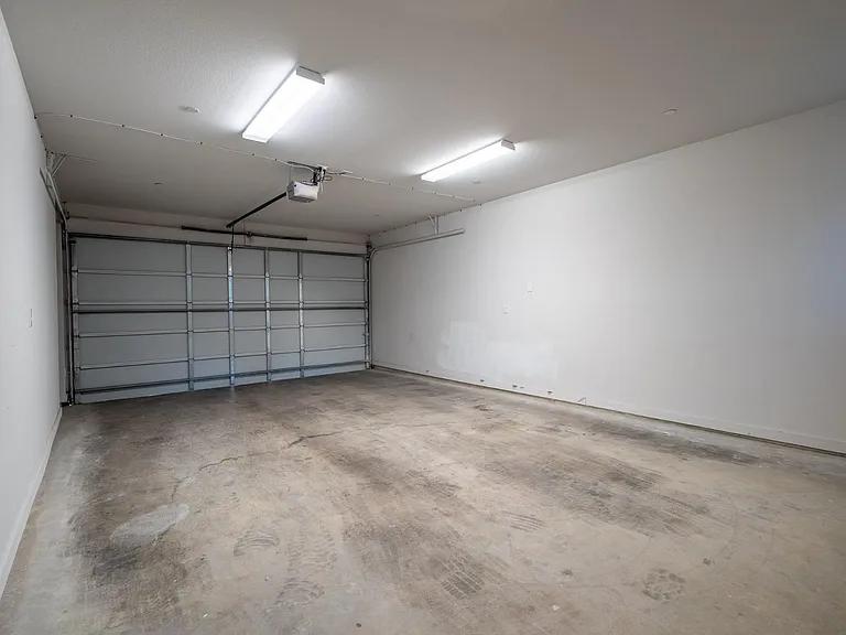 4911 Belmont Ave #13 — Photo 34