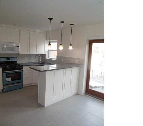 4th image of 238 Buttrick Ave