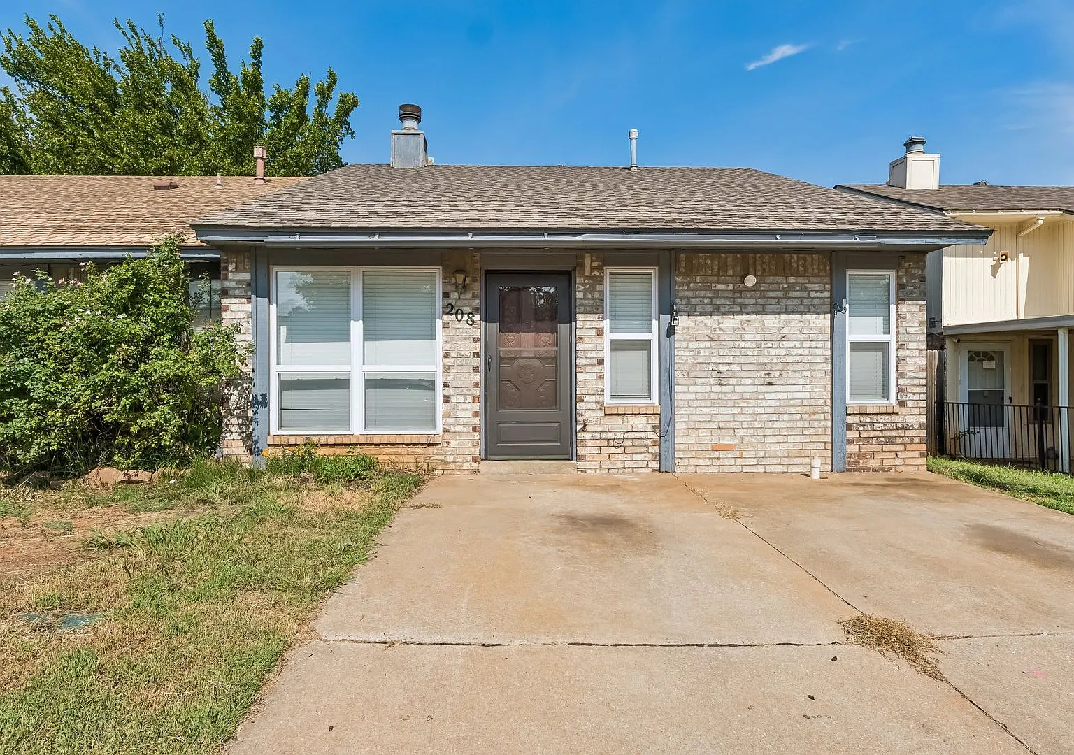 208 Hudson Pl — Photo 1