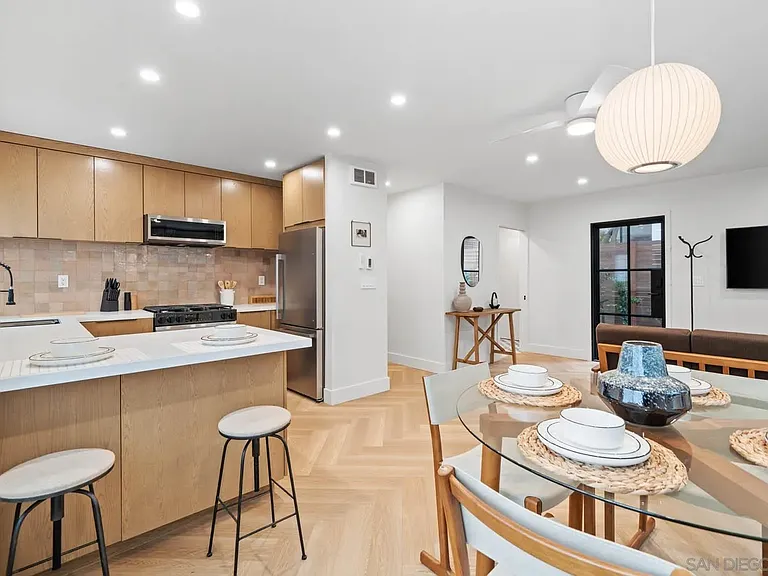 7372 Bishops Ln — Photo 2