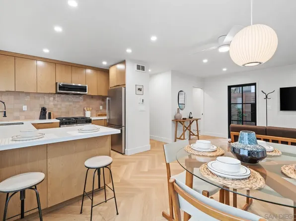 7372 Bishops Ln, La Jolla, CA 92037