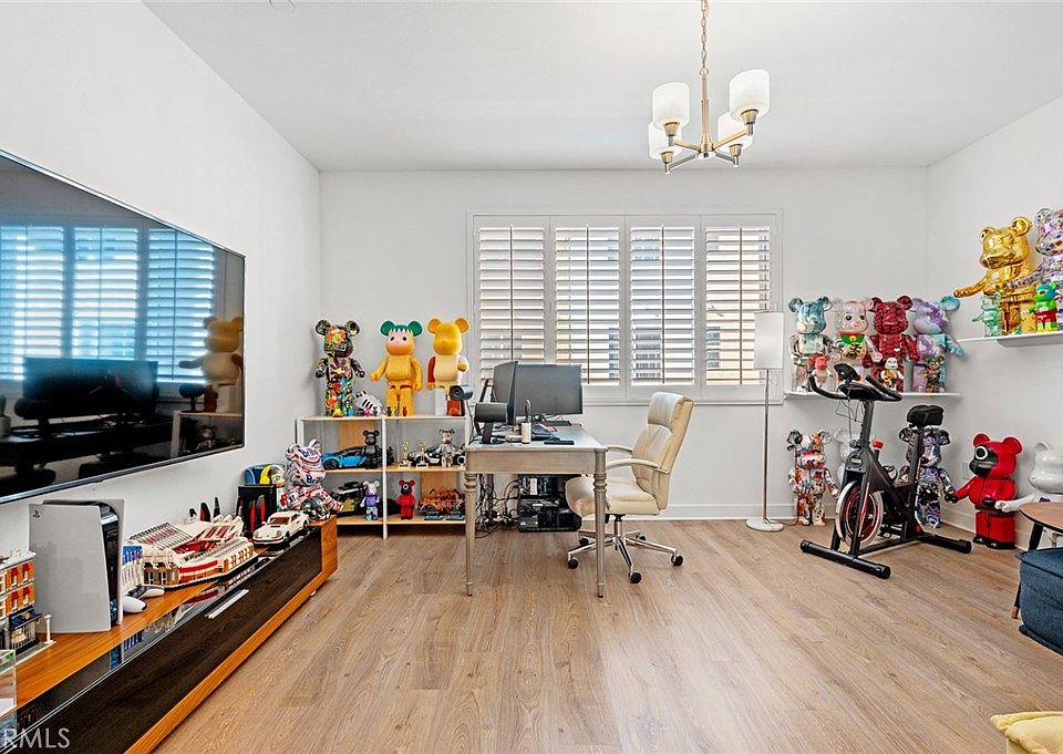 1st image of 2827 Lily Ln
