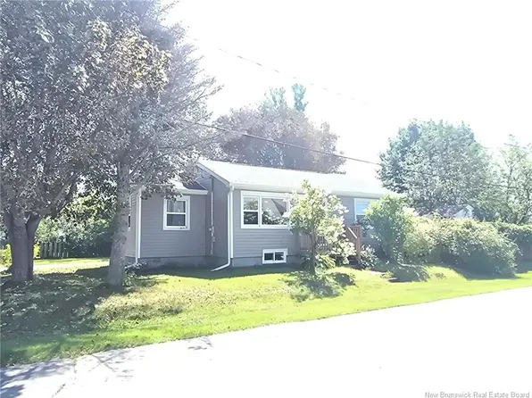 3 Miramichi Ave, Miramichi, NB E1N 1R6