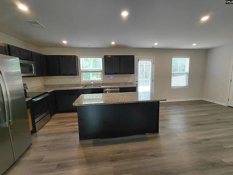 329 Saskatoon Dr — Photo 5