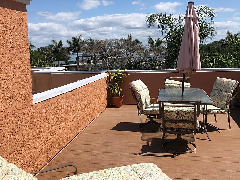 922 N Shore Dr NE — Photo 5
