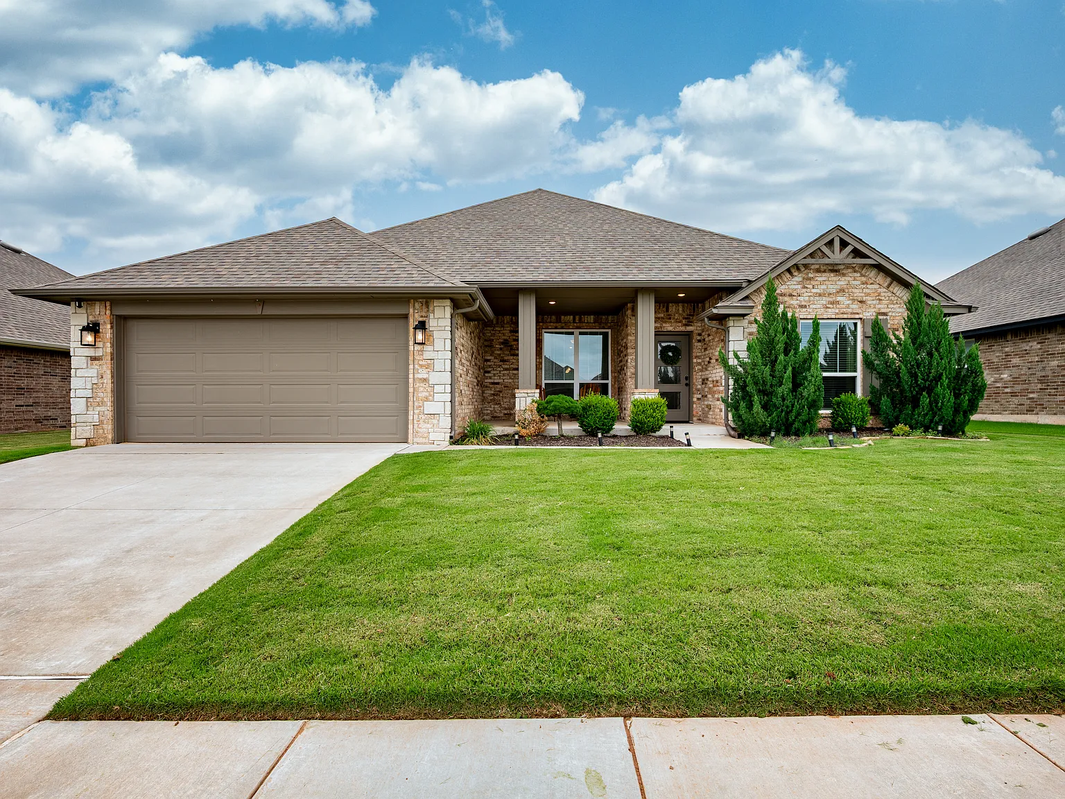 4 bed, 2219 sqft, $4,700 — Photo 1