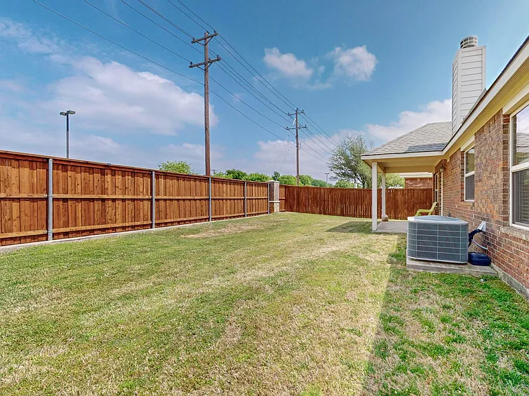 9412 Caliente Dr — Photo 47