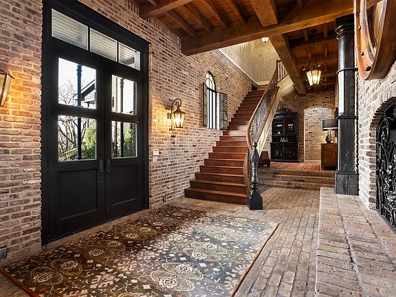 5th image of 1096 Roadrunner Rd