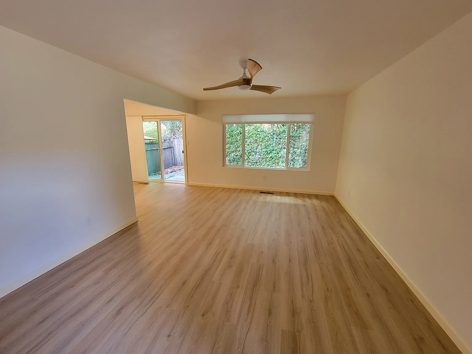 2 bed, 830 sqft, $2,750 — Photo 2