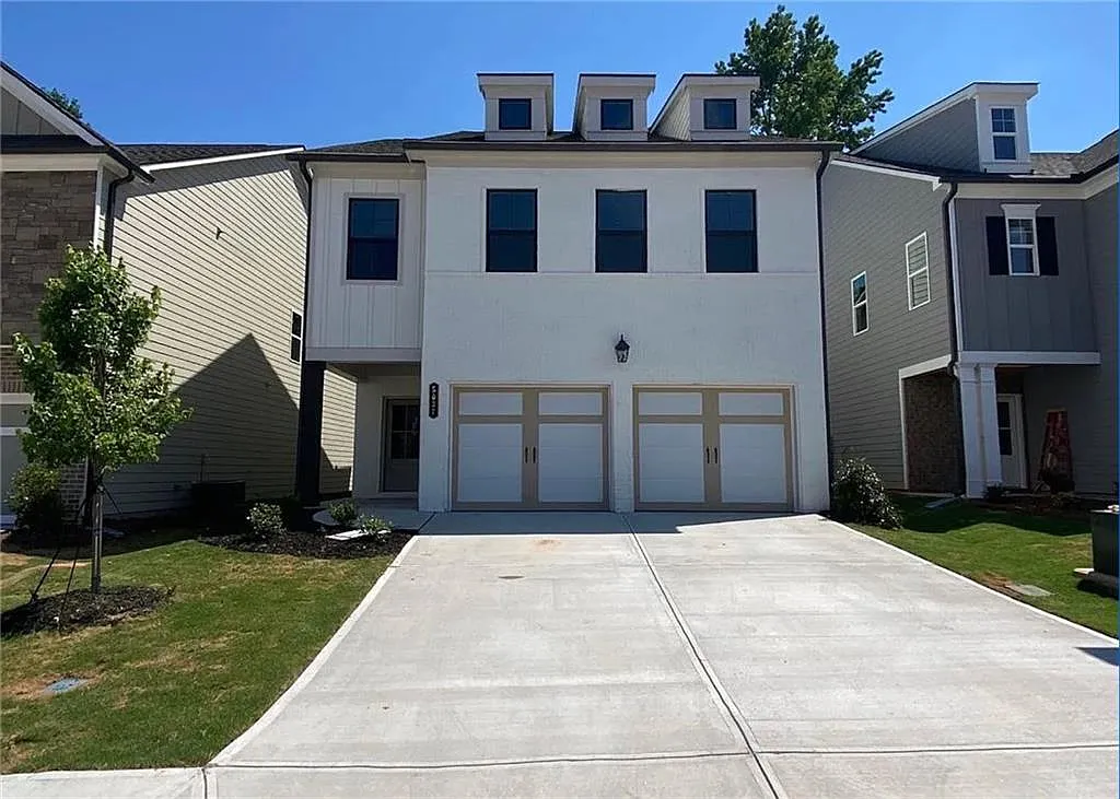 4 bed, 2.5 bath, 2279 sqft, $2,300 — Photo 1