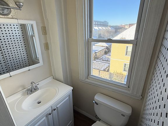 5th image of 316 Coffin Ave #9