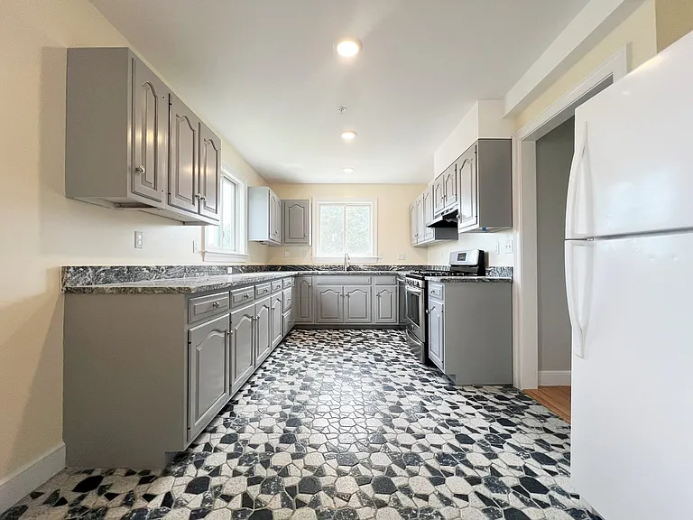 76 Needham St #2 — Photo 5