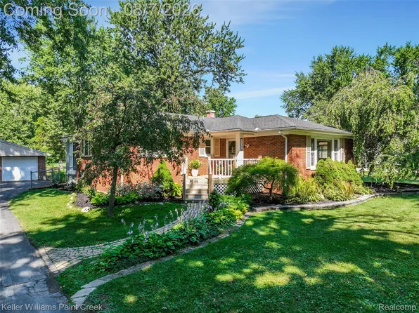 3302 Grant Rd, Rochester Hills, MI 48309