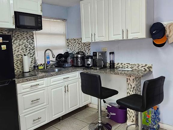 3rd image of 520 SW 11th Ave #1