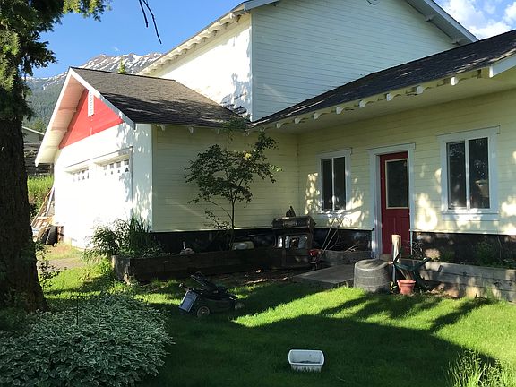 Large detached garage/shop