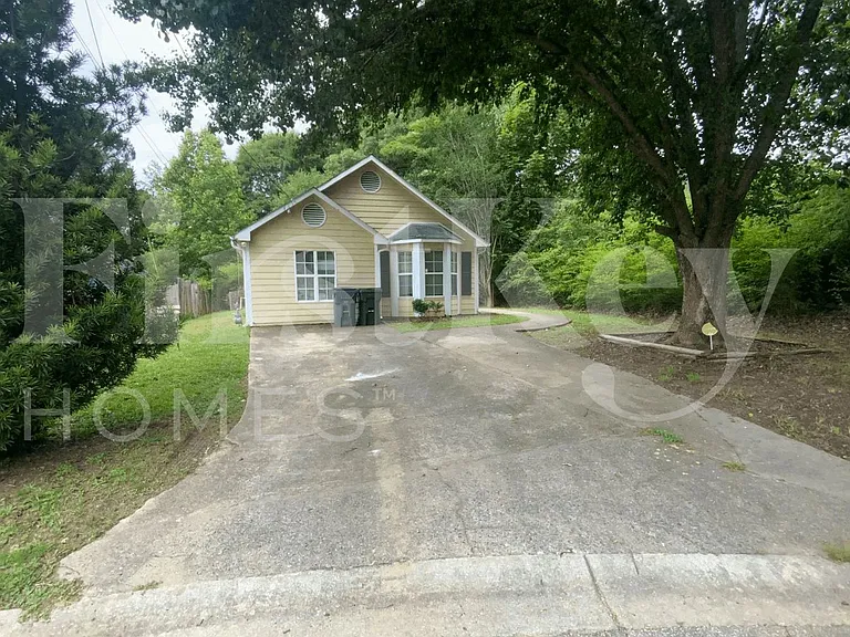 2347 Glencairn Ln SW — Photo 1