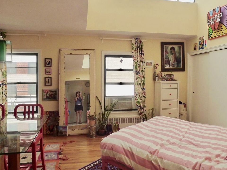 1st image of 200 W 21st St APT 3B