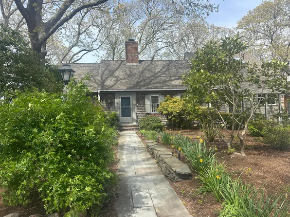 72 Loop Road, Falmouth, MA 02540