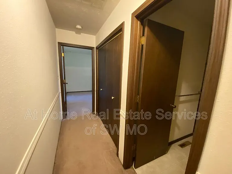 513 E Latoka Ct — Photo 11