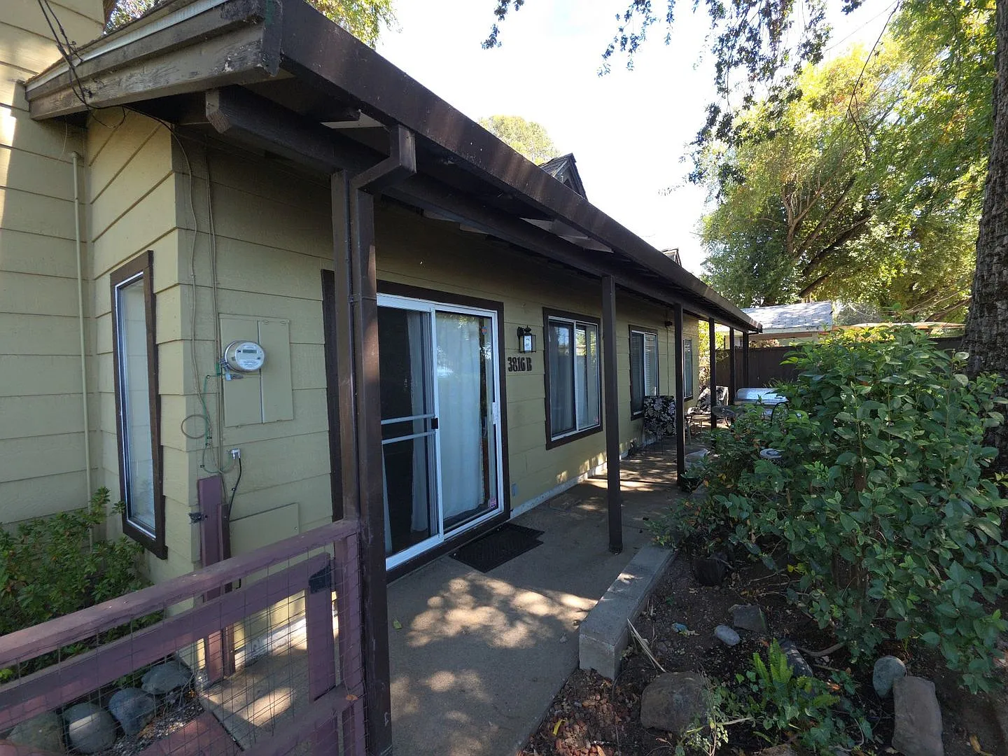 2 Bed 1 Bath Furnished Home — Photo 3