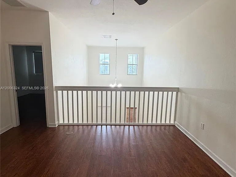 10747 NW 76th Ln — Photo 8