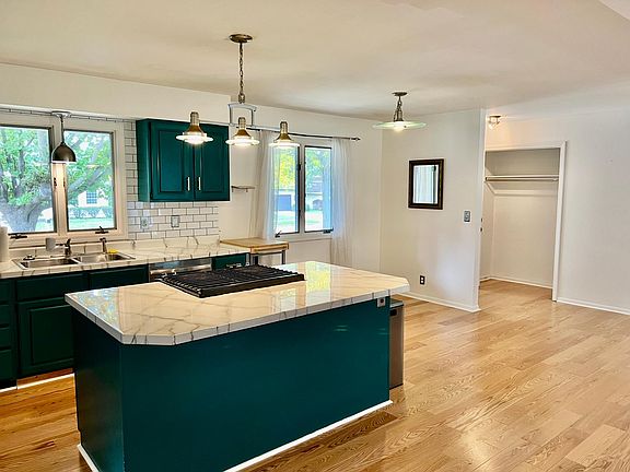 4th image of 2540 Birchcrest Dr SE