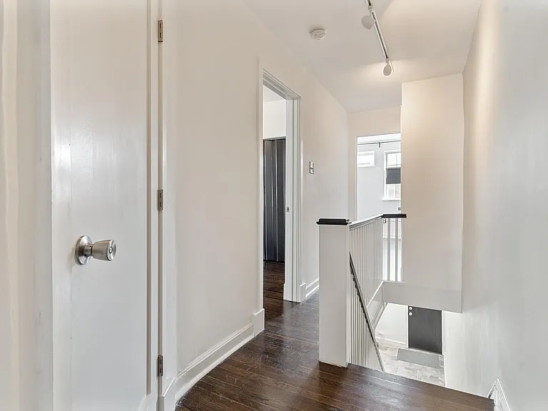 2552 S Sartain St — Photo 32