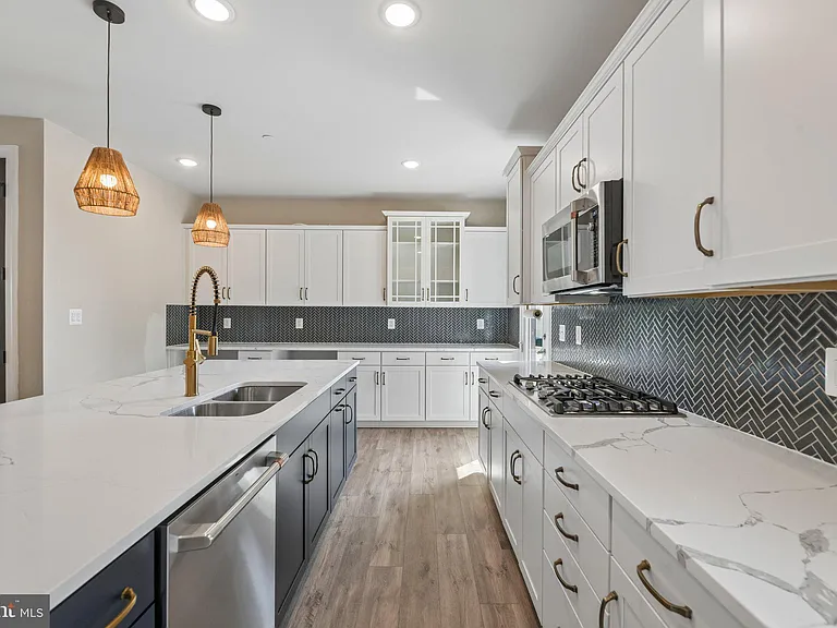 7202 Mountaineer Dr — Photo 9