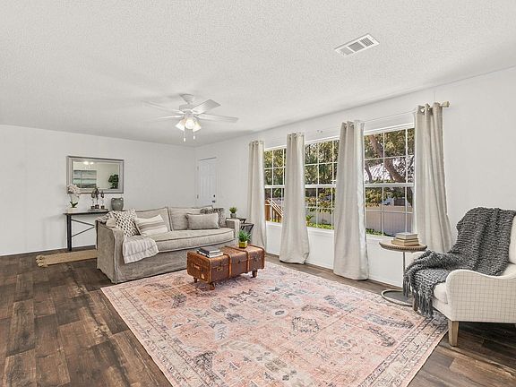 4th image of 613 Sands Dr