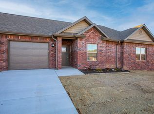 1920 Booker Cir, Pea Ridge, AR 72751