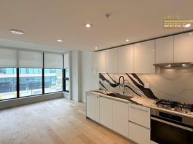 135 E 13th St, North Vancouver, BC