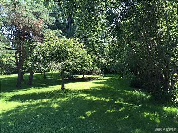 3rd image of 38 Hidden Pond Ln
