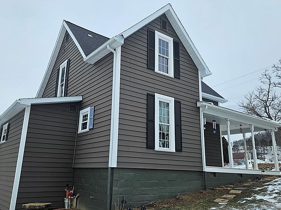 4th image of 120 Main St