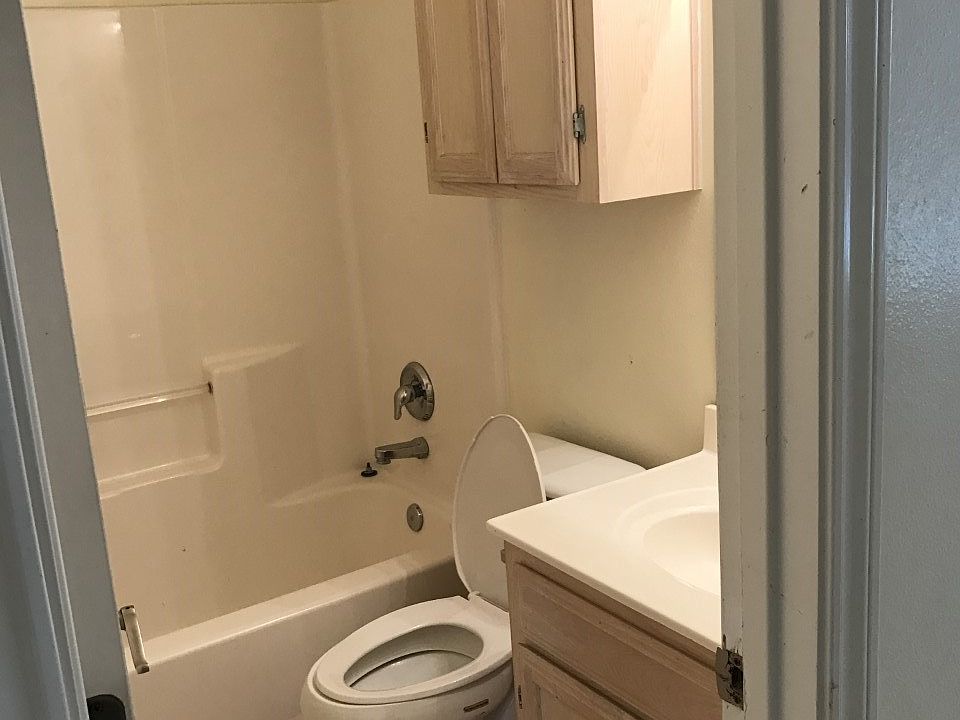 2nd image of 1608 Phoenix St APT 2