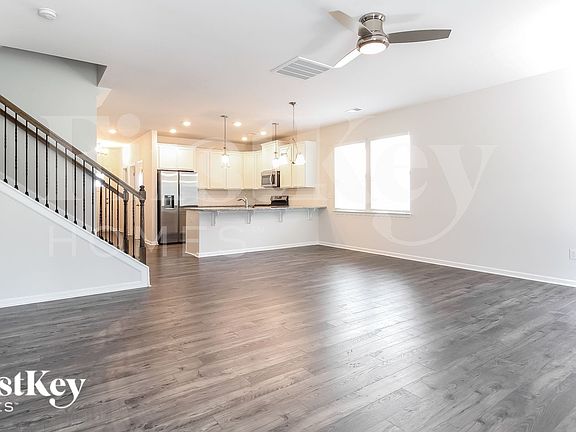 3rd image of 1205 Mission Hill Ln