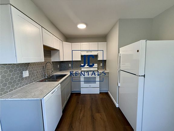 2nd image of 402 S 40th Ave #402