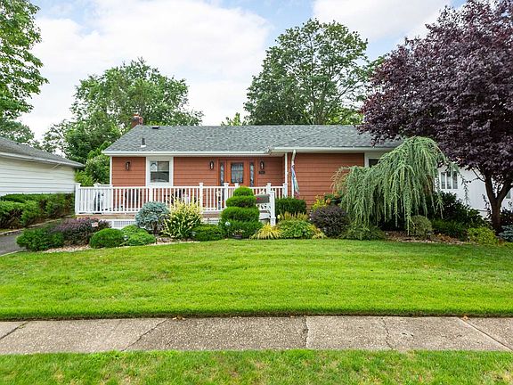 2nd image of 514 Larch Ln